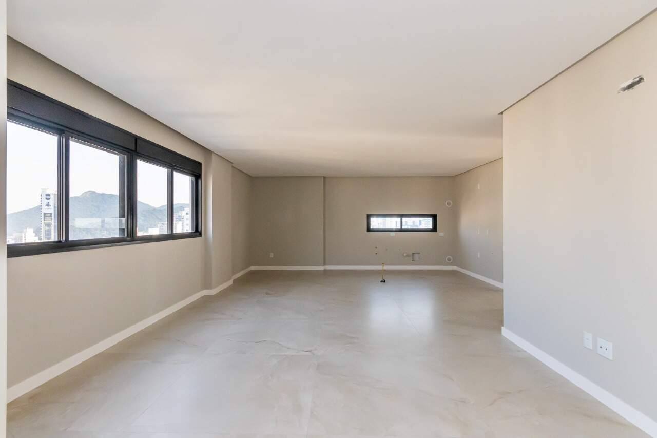 Foto do imóvel Cobertura Duplex Mobiliado com 03 suítes á venda no Edifício Bonne Vie em Balneário Camboriú