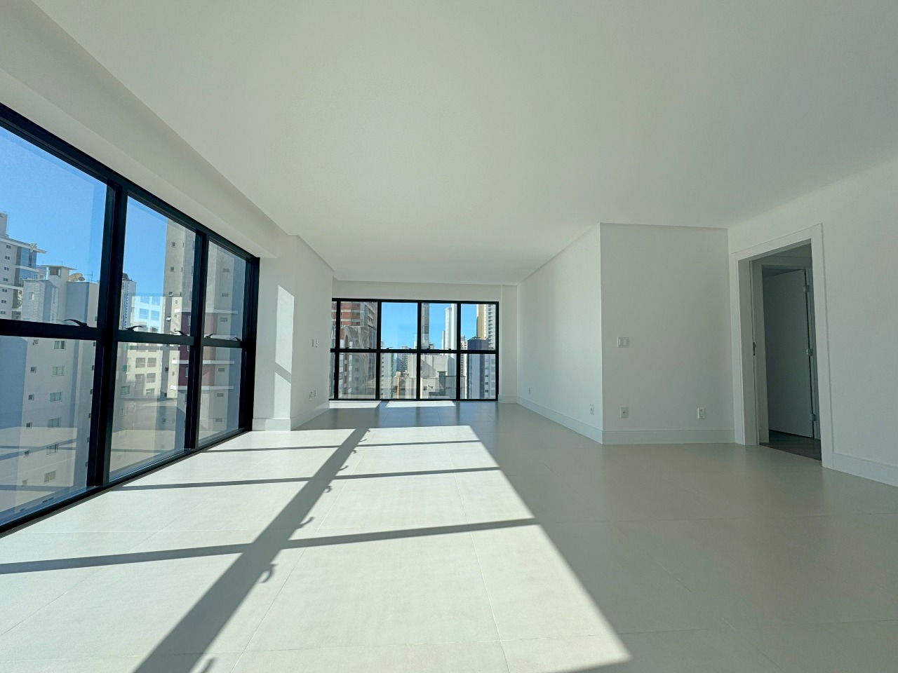 Foto do imóvel Apartamento com 04 suítes no Edifício Rooftop em Balneário Camboriú