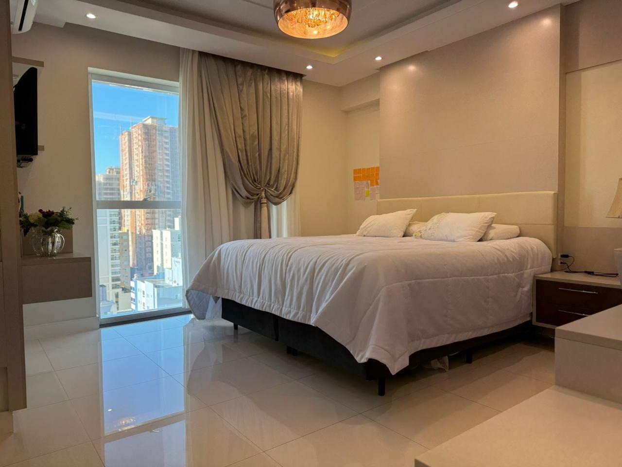 Foto do imóvel Apartamento de 4 Suítes no Mount Sinai Residence Meia Praia Itapema