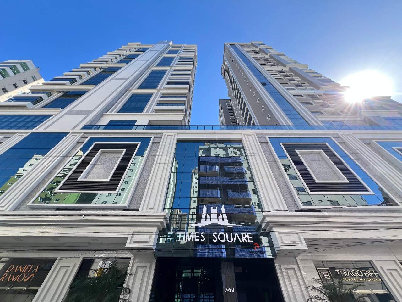 Foto do imóvel Apartamento com 4 Suítes no Edifício Times Square em Meia Praia