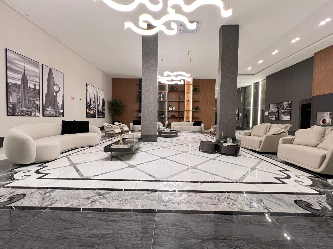 Foto do imóvel Apartamento com 4 Suítes no Edifício Times Square em Meia Praia