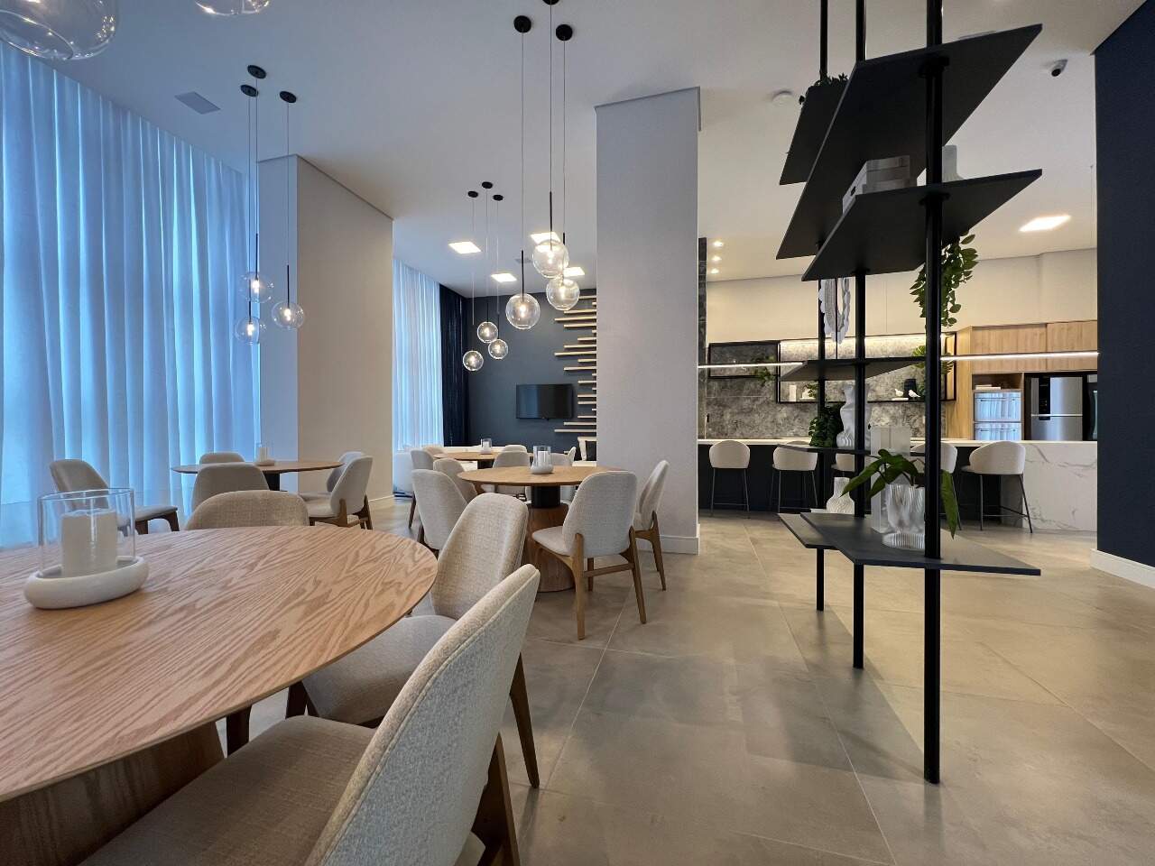 Foto do imóvel Apartamento com 4 Suítes no Edifício Times Square em Meia Praia