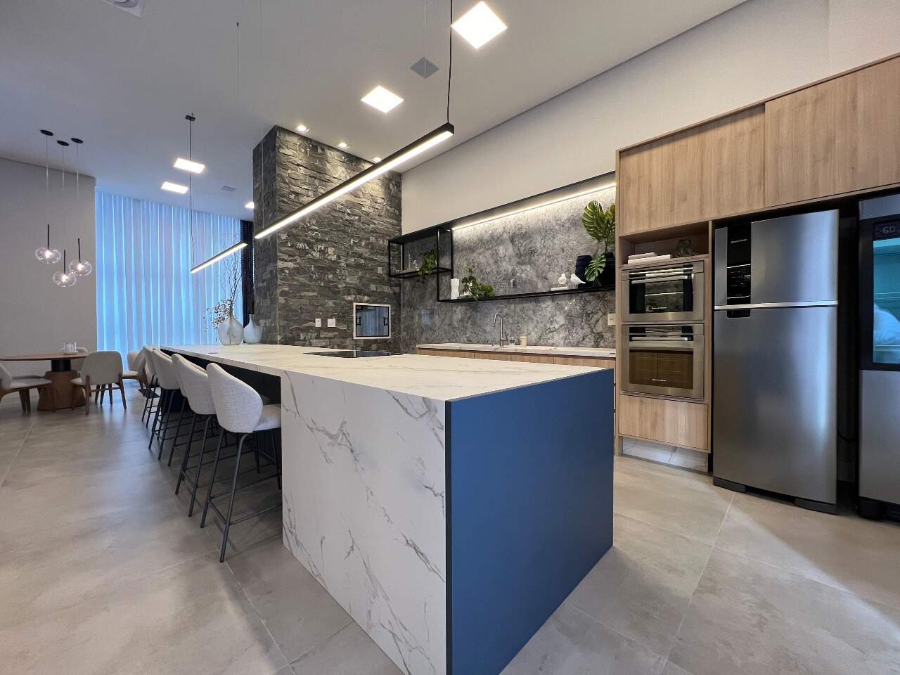 Foto do imóvel Apartamento com 4 Suítes no Edifício Times Square em Meia Praia