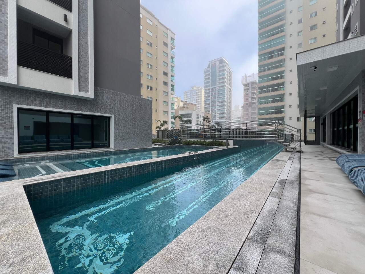 Foto do imóvel Apartamento com 4 Suítes no Edifício Times Square em Meia Praia