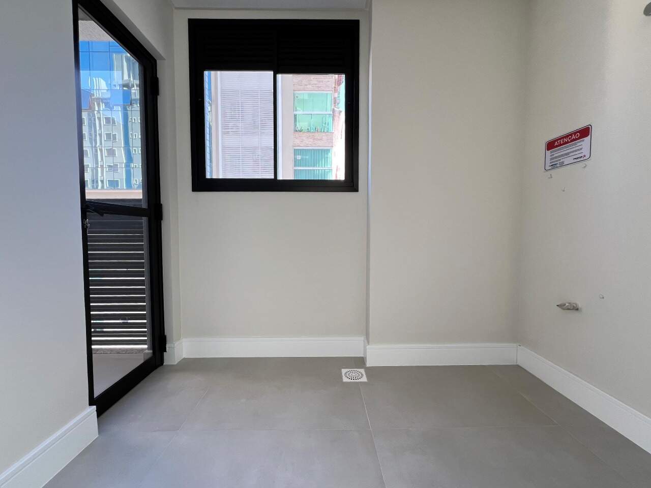 Foto do imóvel Apartamento com 4 Suítes no Edifício Times Square em Meia Praia