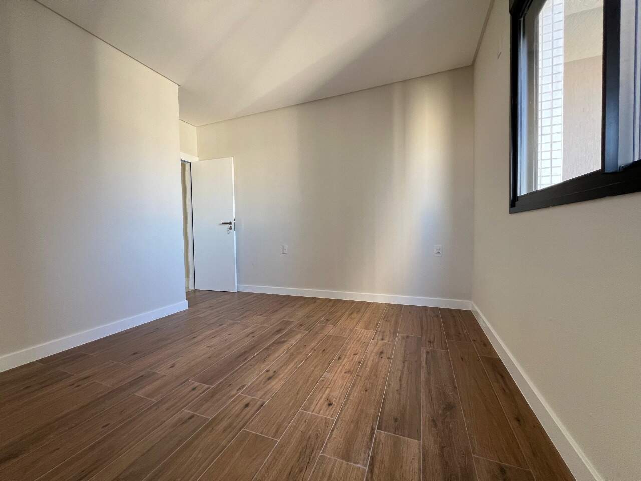 Foto do imóvel Apartamento com 4 Suítes no Edifício Times Square em Meia Praia