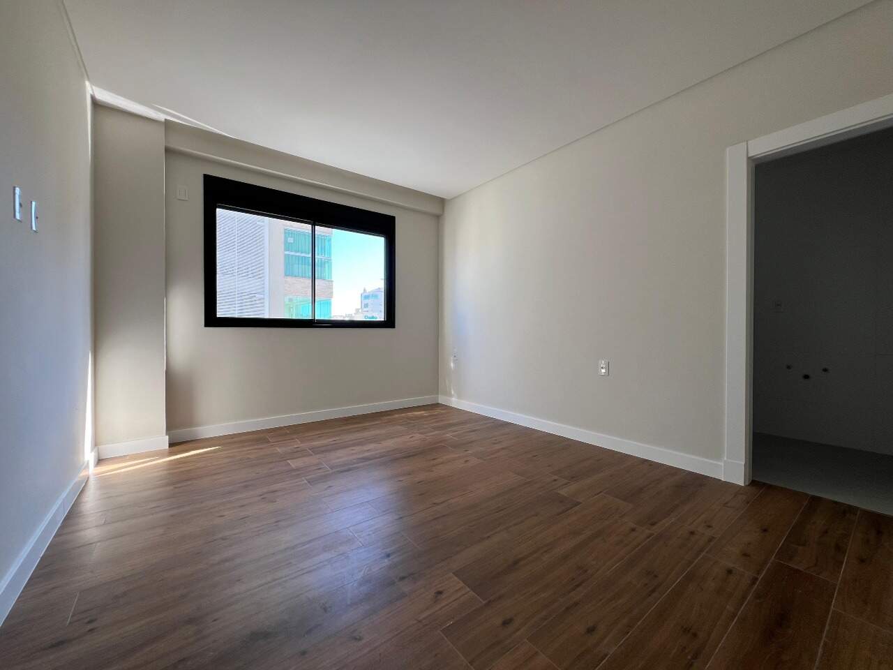 Foto do imóvel Apartamento com 4 Suítes no Edifício Times Square em Meia Praia