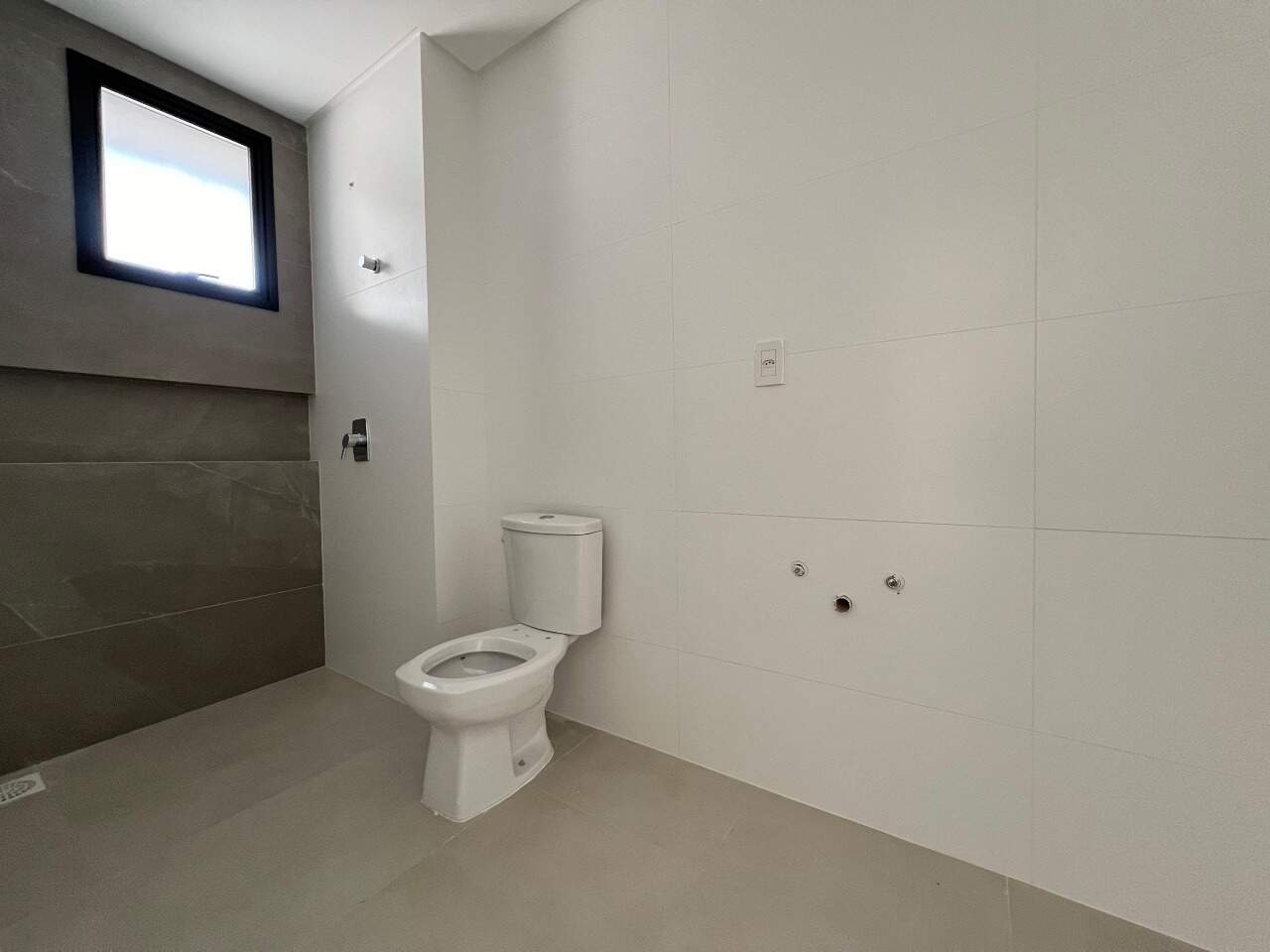 Foto do imóvel Apartamento com 4 Suítes no Edifício Times Square em Meia Praia