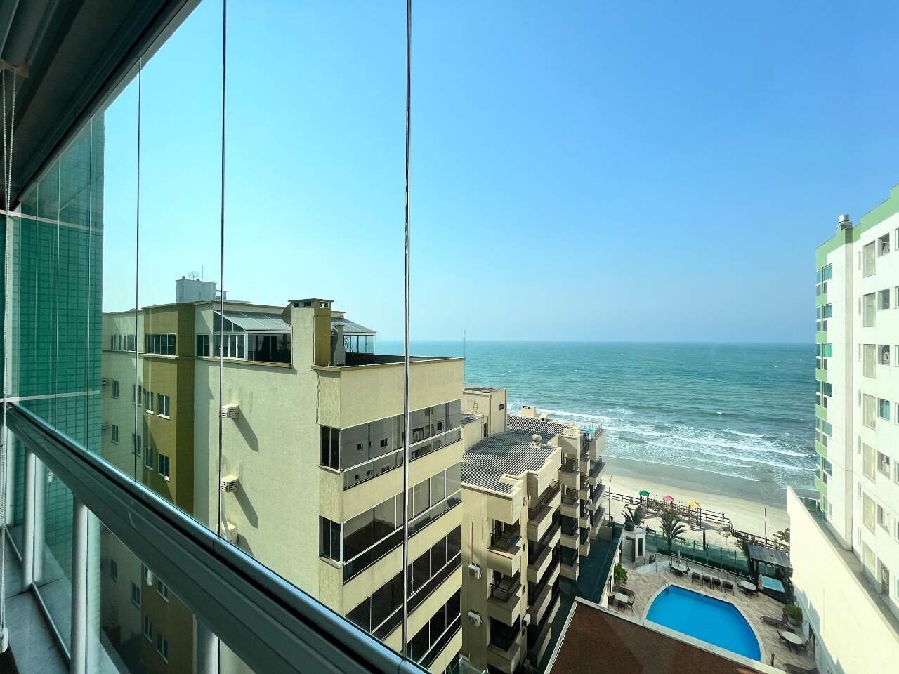 Apartamento 4 suítes com vista mar no Bella Vita Meia Praia Itapema