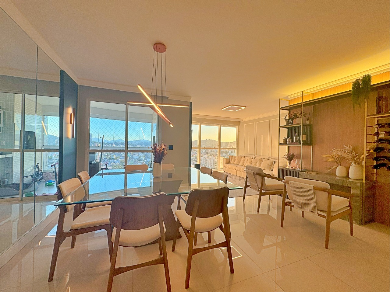 Foto do imóvel Apartamento 3 Suítes Mobiliado à Venda no Edifício Royalton – Balneário Camboriú