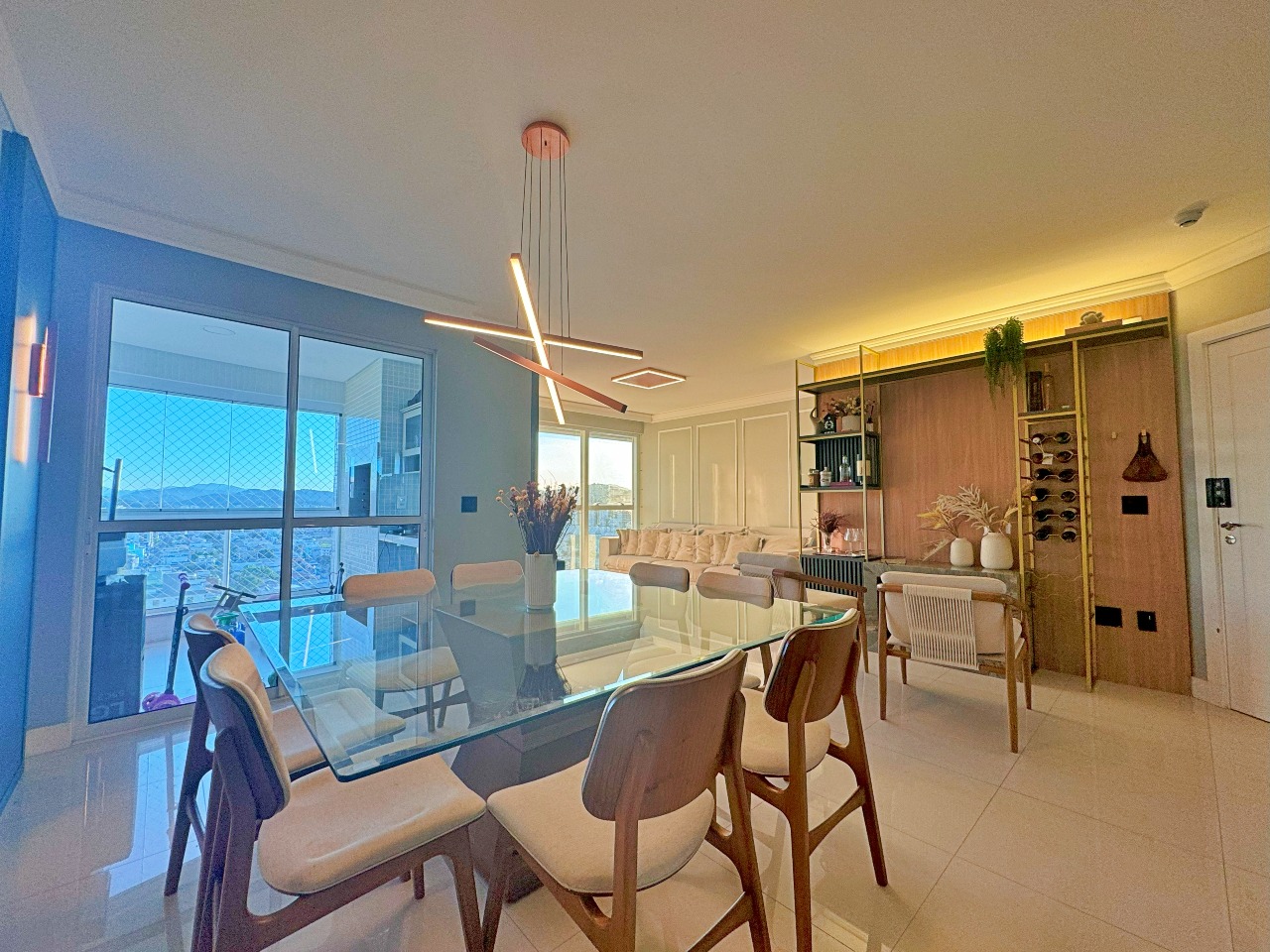 Foto do imóvel Apartamento 3 Suítes Mobiliado à Venda no Edifício Royalton – Balneário Camboriú