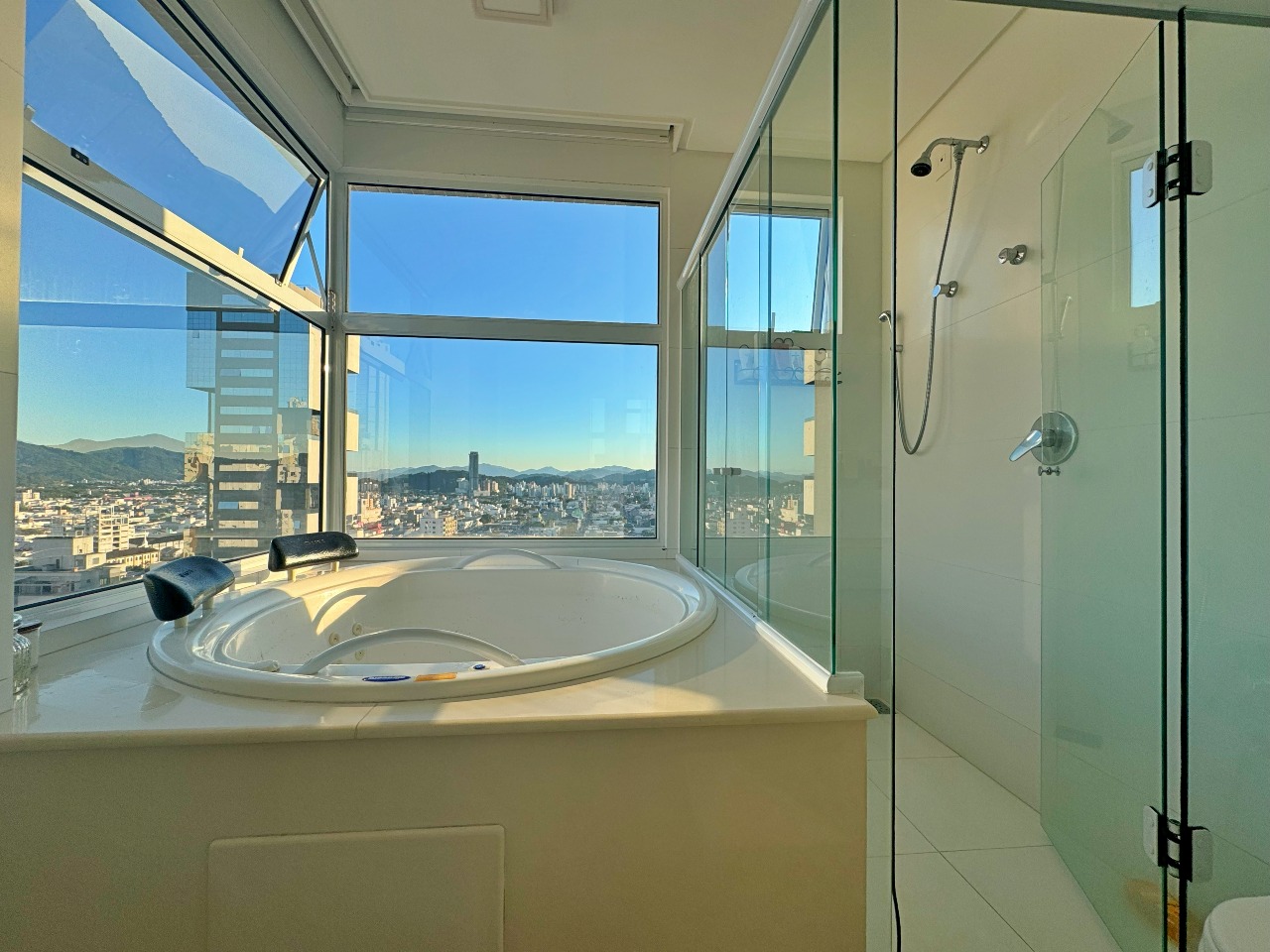 Foto do imóvel Apartamento 3 Suítes Mobiliado à Venda no Edifício Royalton – Balneário Camboriú