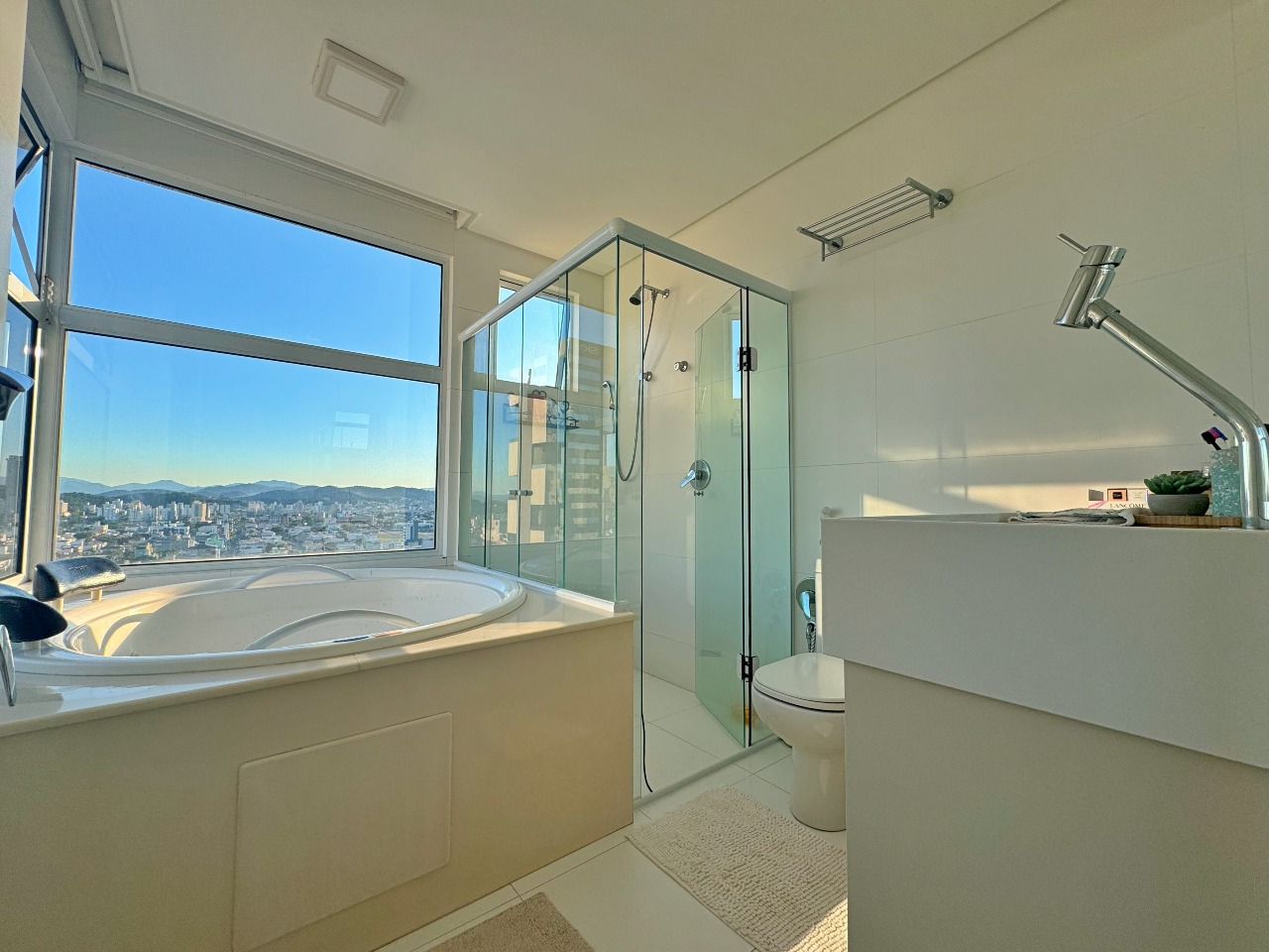 Foto do imóvel Apartamento 3 Suítes Mobiliado à Venda no Edifício Royalton – Balneário Camboriú
