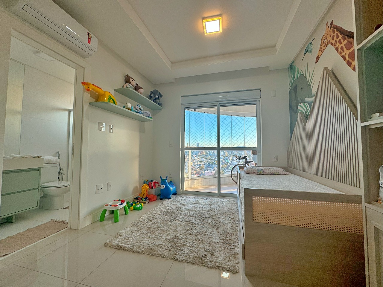Foto do imóvel Apartamento 3 Suítes Mobiliado à Venda no Edifício Royalton – Balneário Camboriú