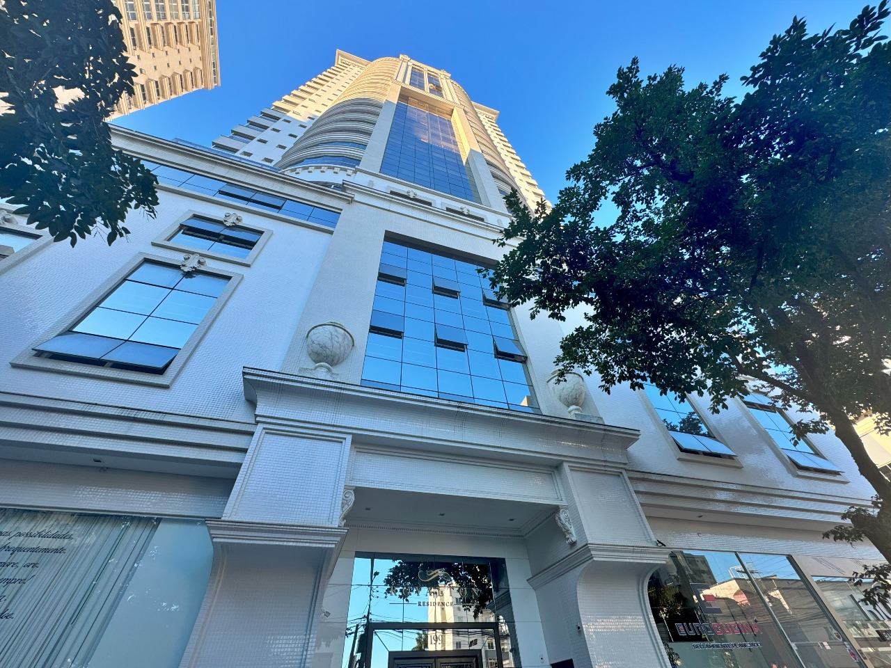 Foto do imóvel Apartamento 3 Suítes Mobiliado à Venda no Edifício Royalton – Balneário Camboriú
