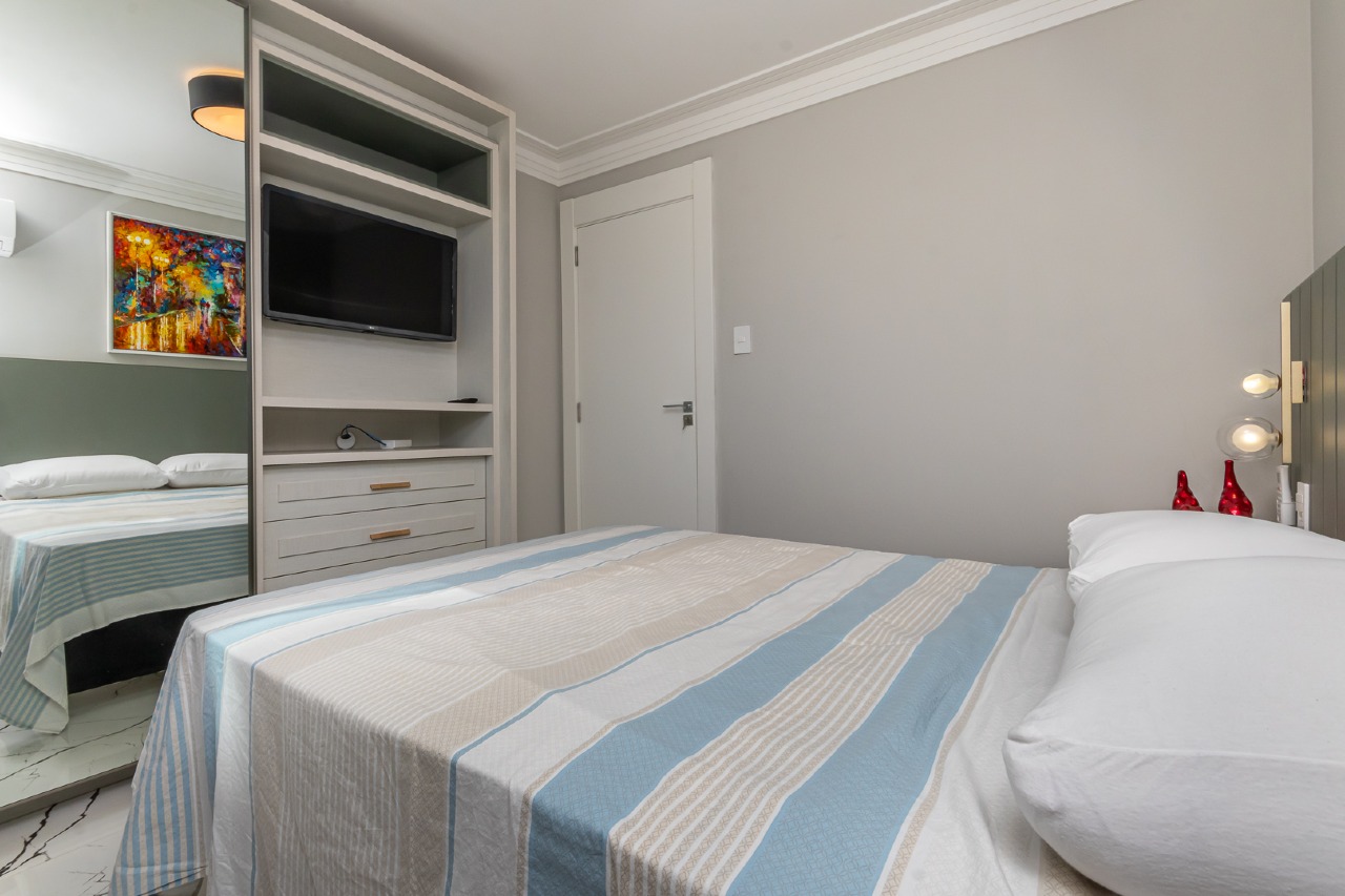 Foto do imóvel Apartamento 4 dormitórios no Edifício Imperatriz na Avenida Atlântica Balneário Camboriú