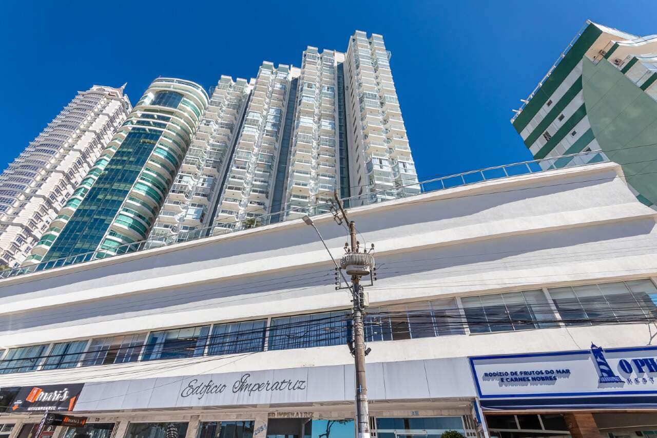 Foto do imóvel Apartamento 4 dormitórios no Edifício Imperatriz na Avenida Atlântica Balneário Camboriú