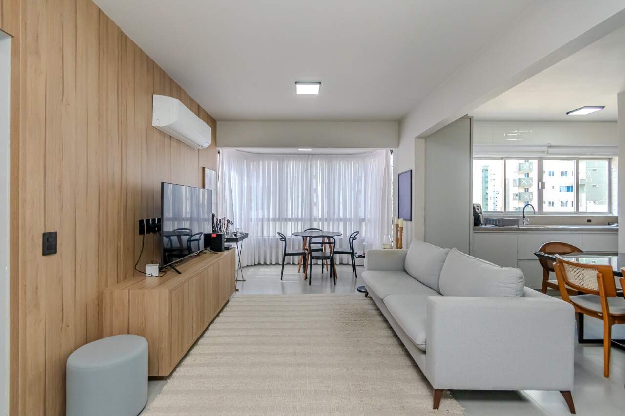 Foto do imóvel Apartamento no Edifício Maria Carolina com 2 dormitórios no Centro de Balneário Camboriú