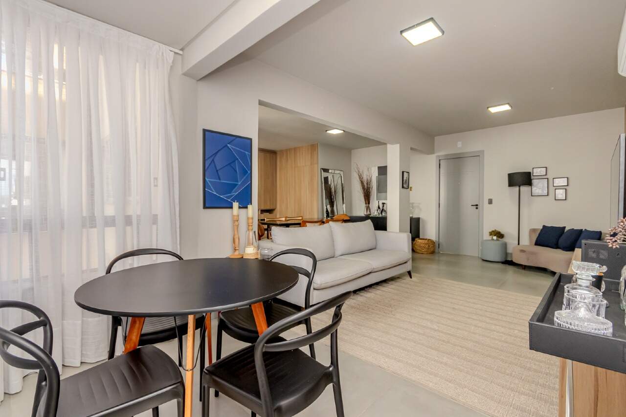 Foto do imóvel Apartamento no Edifício Maria Carolina com 2 dormitórios no Centro de Balneário Camboriú