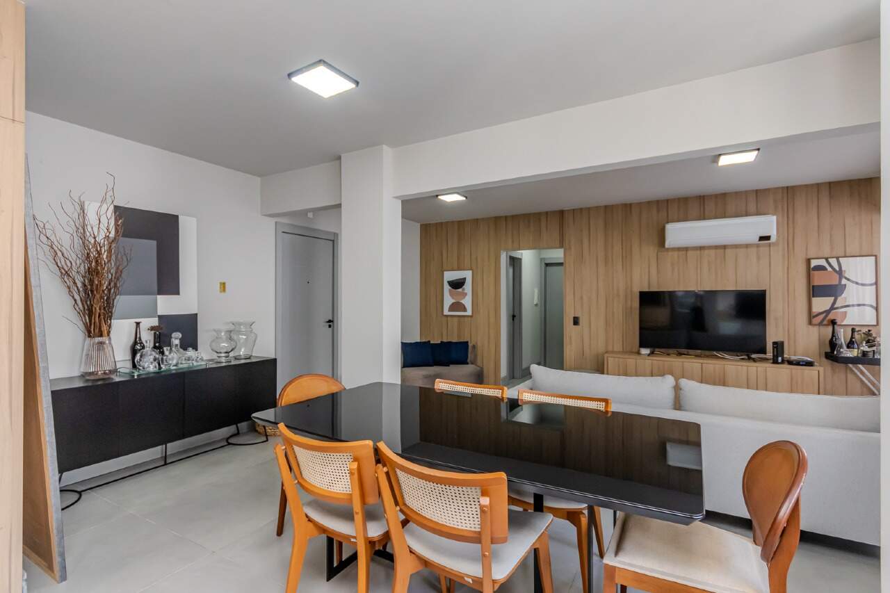 Foto do imóvel Apartamento no Edifício Maria Carolina com 2 dormitórios no Centro de Balneário Camboriú