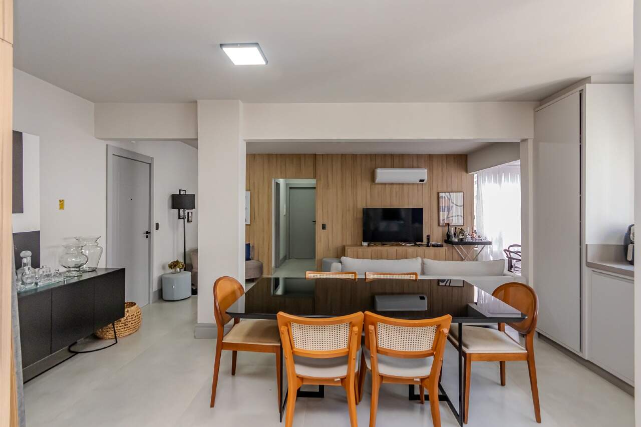 Foto do imóvel Apartamento no Edifício Maria Carolina com 2 dormitórios no Centro de Balneário Camboriú