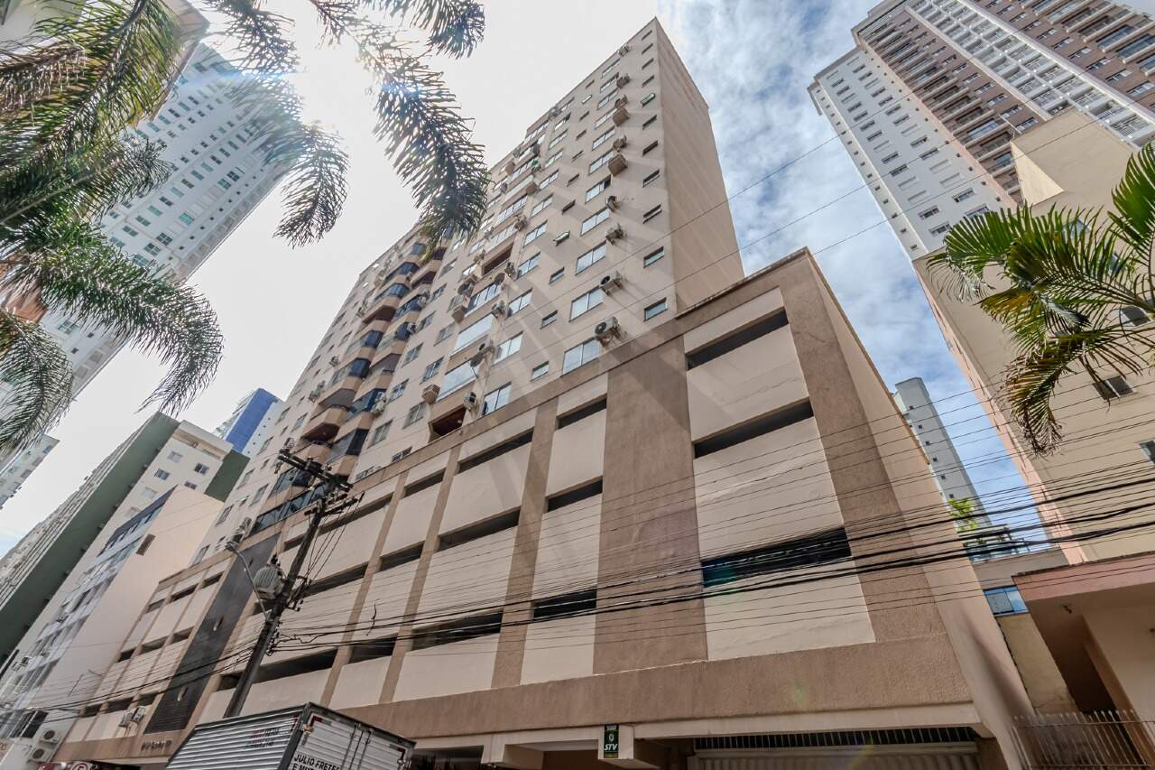 Foto do imóvel Apartamento no Edifício Maria Carolina com 2 dormitórios no Centro de Balneário Camboriú