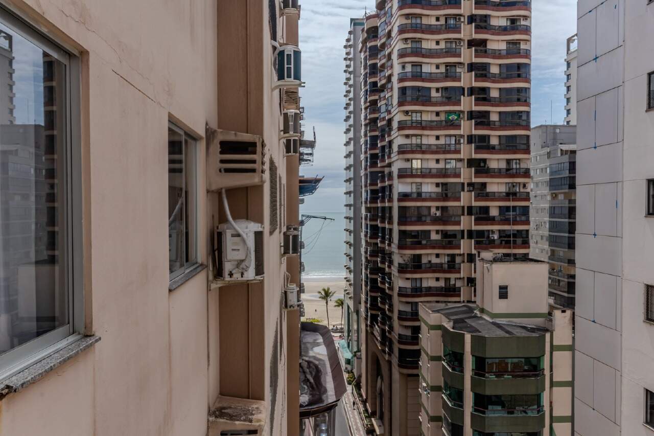 Foto do imóvel Apartamento no Edifício Maria Carolina com 2 dormitórios no Centro de Balneário Camboriú