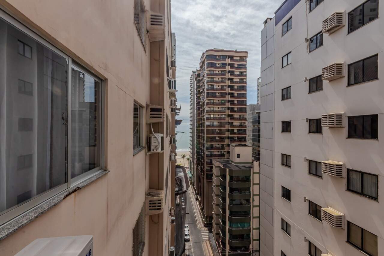 Foto do imóvel Apartamento no Edifício Maria Carolina com 2 dormitórios no Centro de Balneário Camboriú