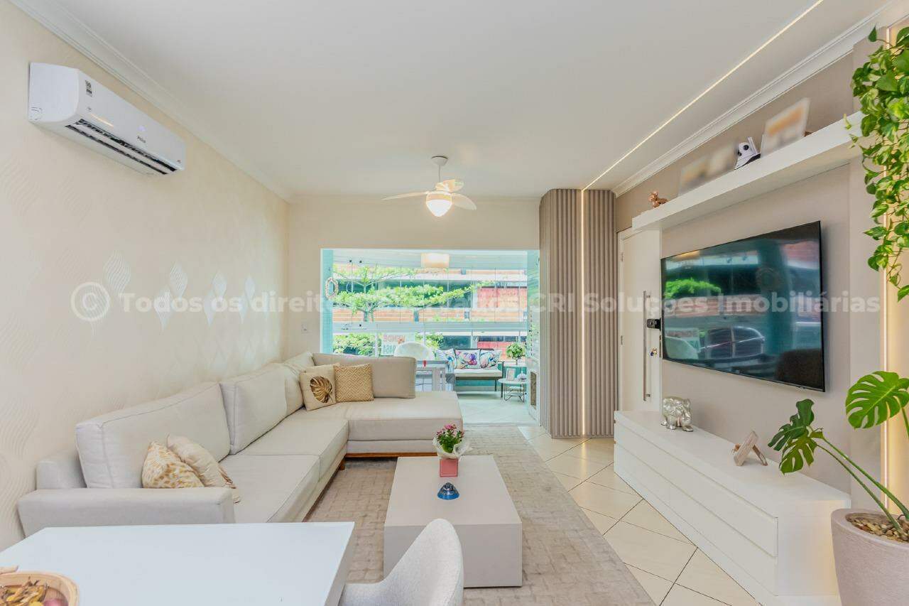 Apartamento mobiliado com 03 quartos no Edifício Mirante das Ondas no Centro em Balneário Camboriú