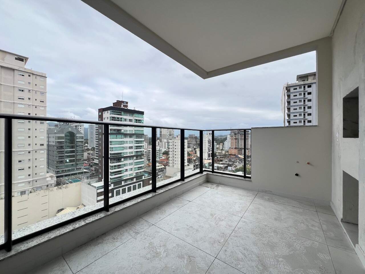 Apartamento 3 suítes Residencial Ilha de Creta Meia Praia Itapema