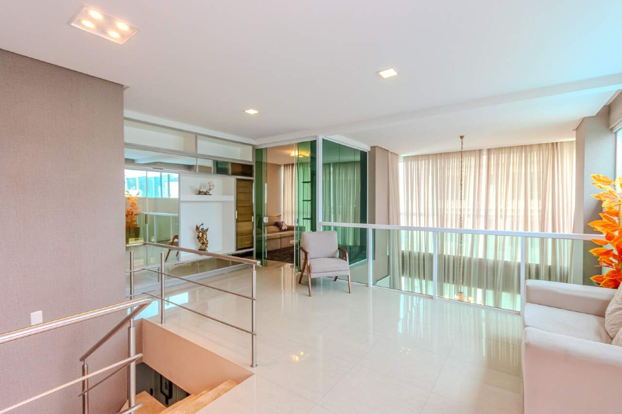 Foto do imóvel Apartamento mobiliado com 4 dormitórios no Edifício Solar di Veneza, Bairro Pioneiros, Balneário Camboriú