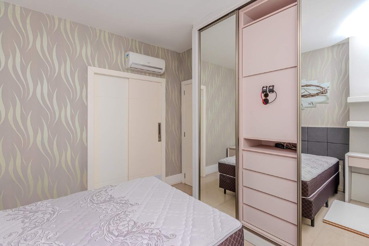 Foto do imóvel Apartamento mobiliado com 4 dormitórios no Edifício Solar di Veneza, Bairro Pioneiros, Balneário Camboriú