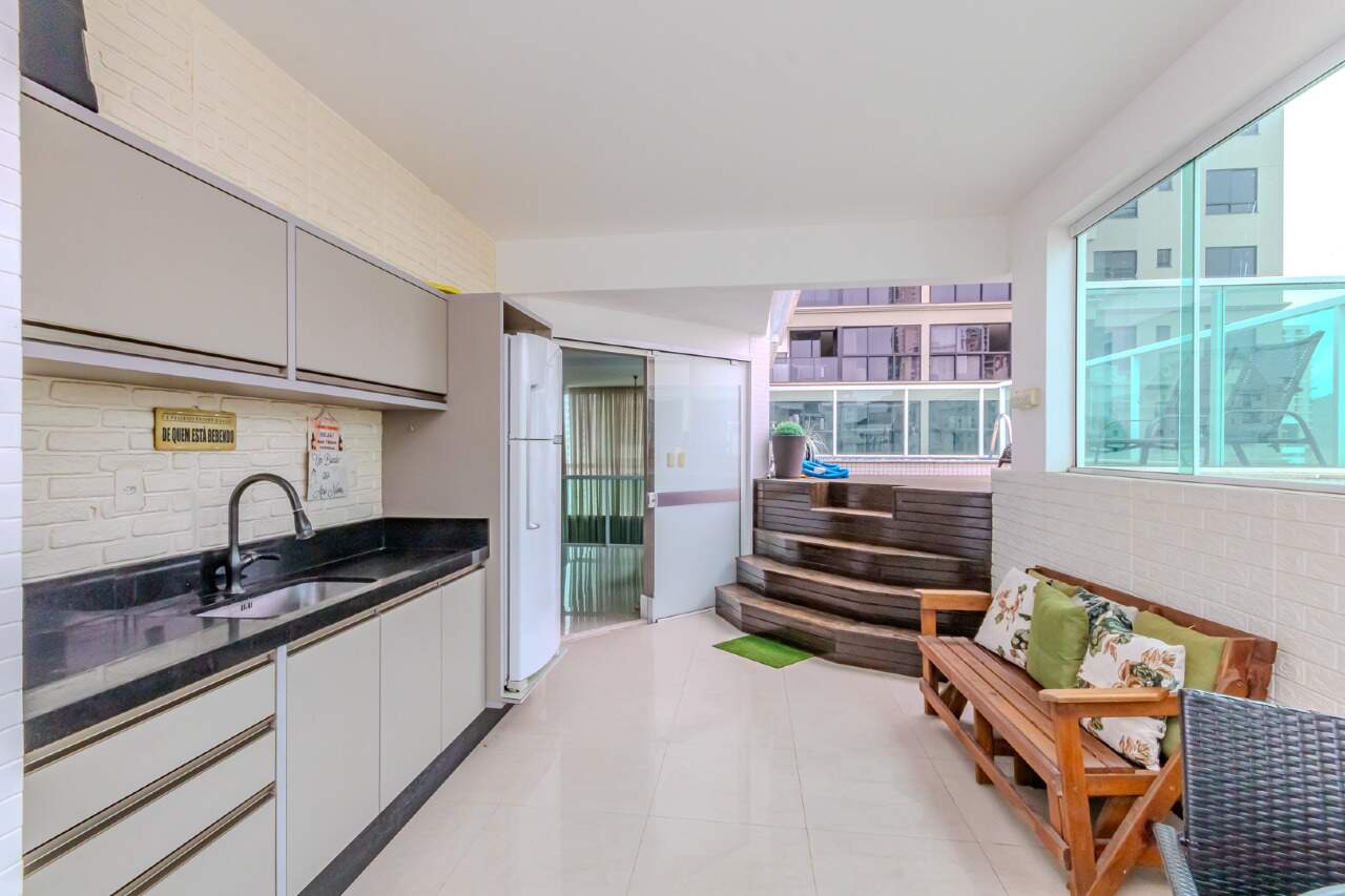 Foto do imóvel Apartamento mobiliado com 4 dormitórios no Edifício Solar di Veneza, Bairro Pioneiros, Balneário Camboriú
