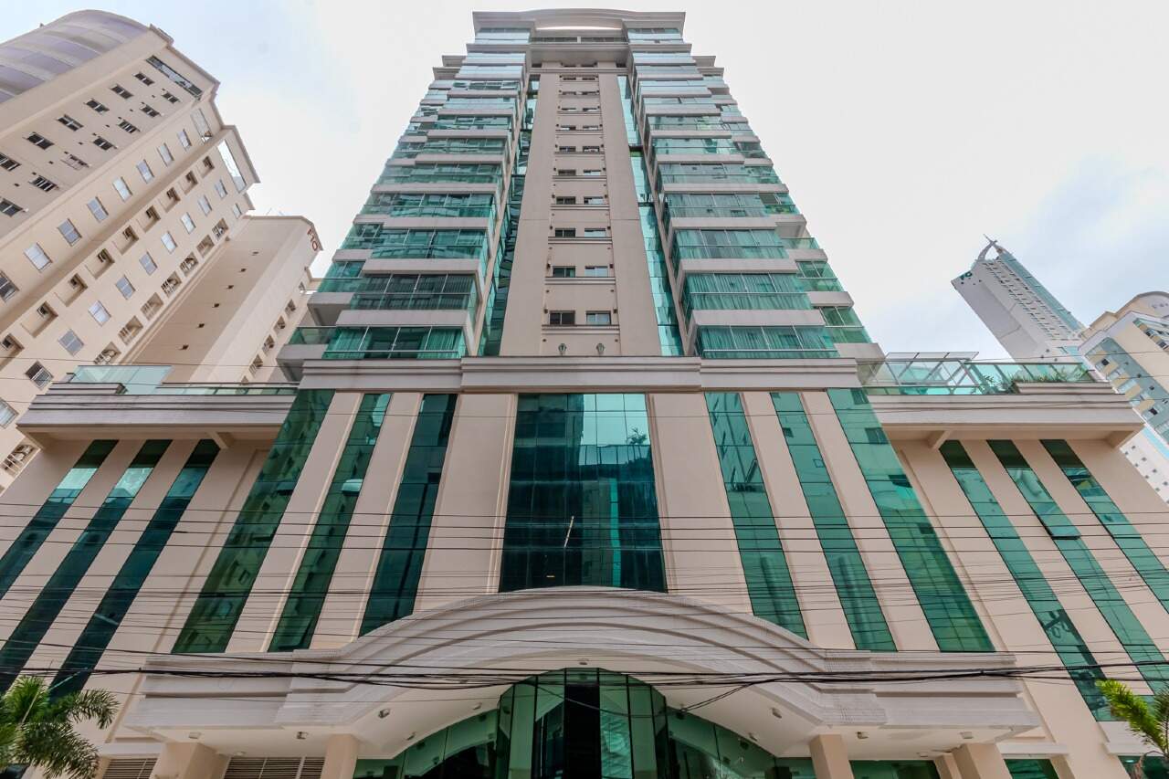 Foto do imóvel Apartamento mobiliado com 4 dormitórios no Edifício Solar di Veneza, Bairro Pioneiros, Balneário Camboriú
