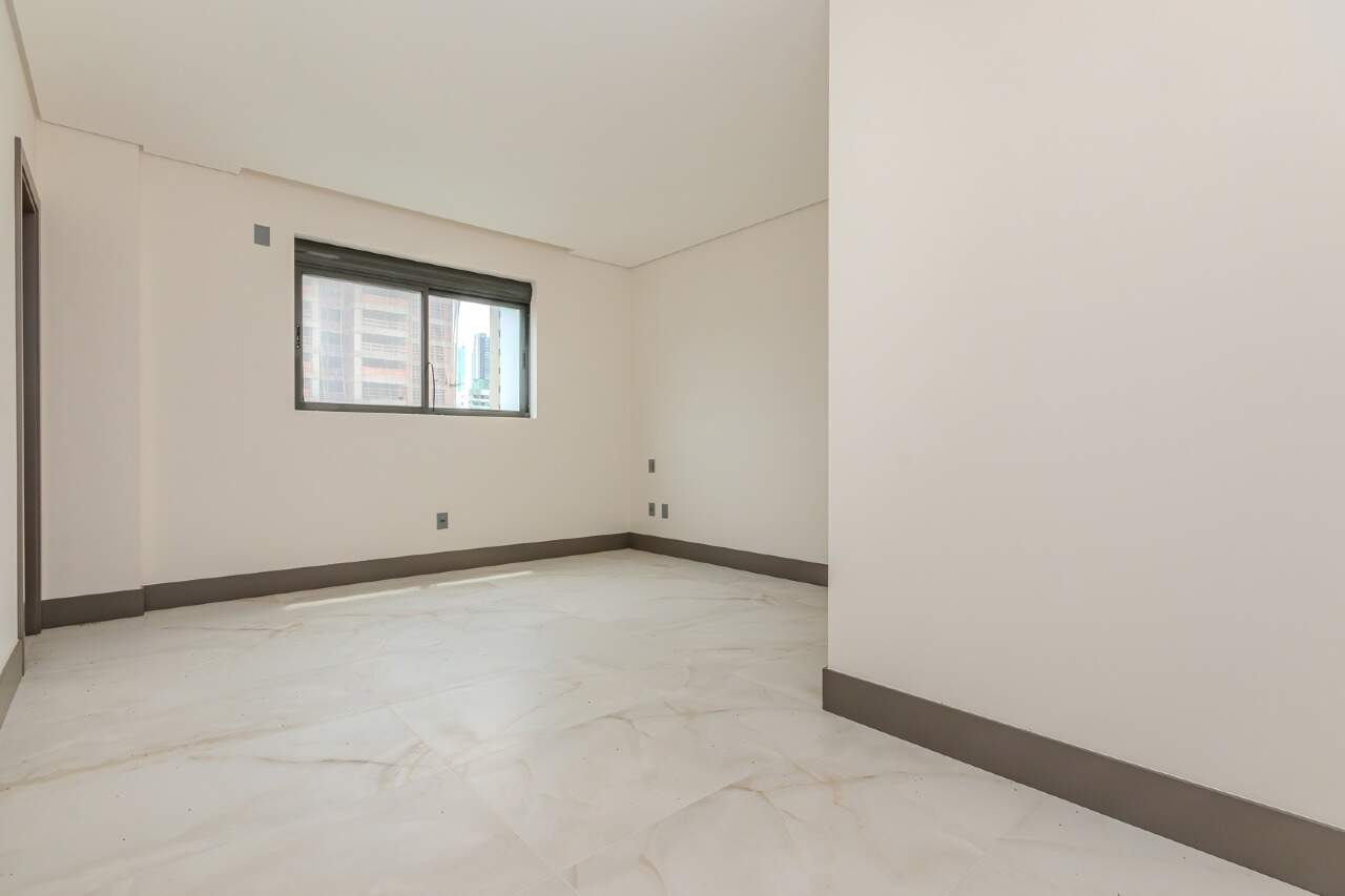 Foto do imóvel Apartamento com 03 Dormitórios no Edifício Green Ocean em Balneário Camboriú