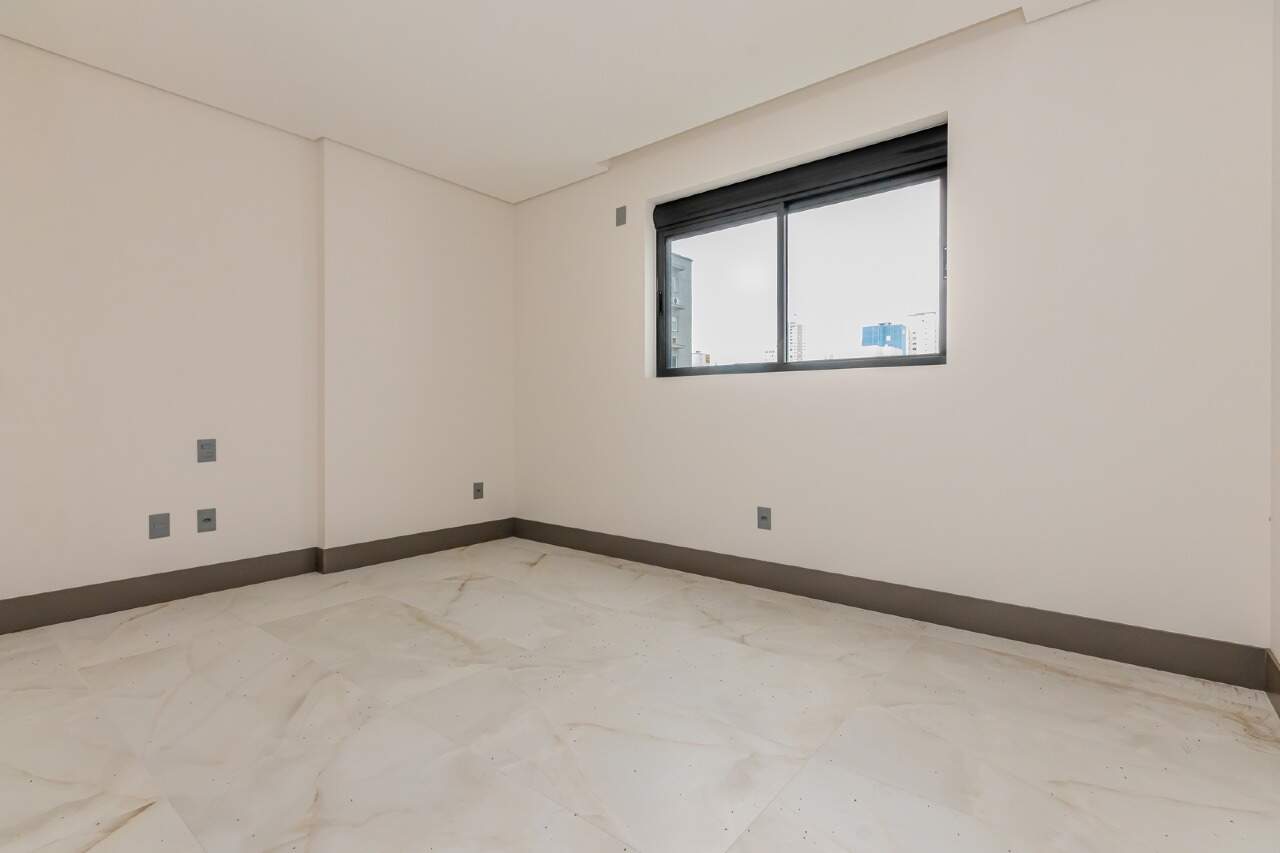 Foto do imóvel Apartamento com 03 Dormitórios no Edifício Green Ocean em Balneário Camboriú
