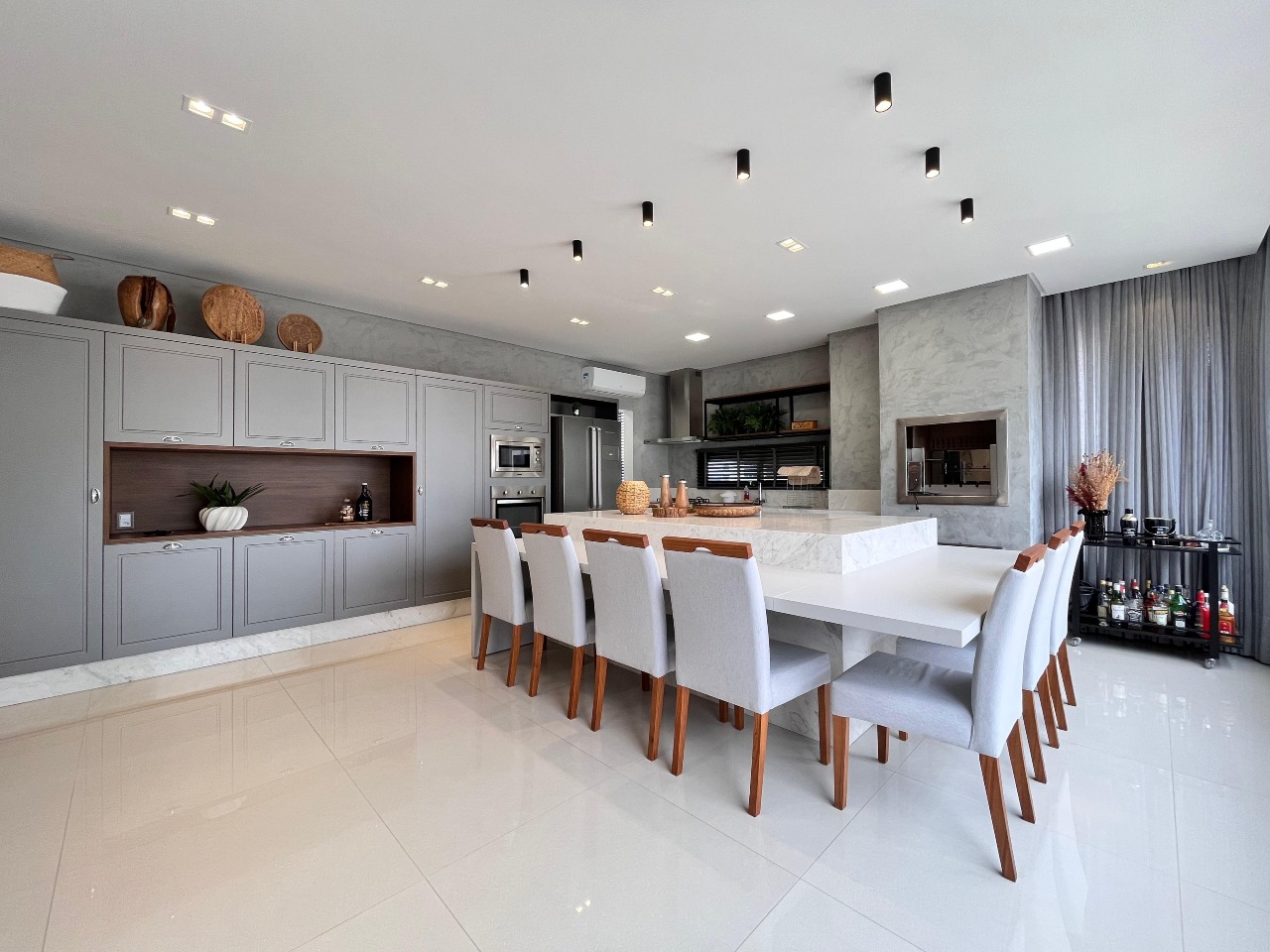 Foto do imóvel Apartamento 4 Suítes no Edifício Milano Meia Praia Itapema