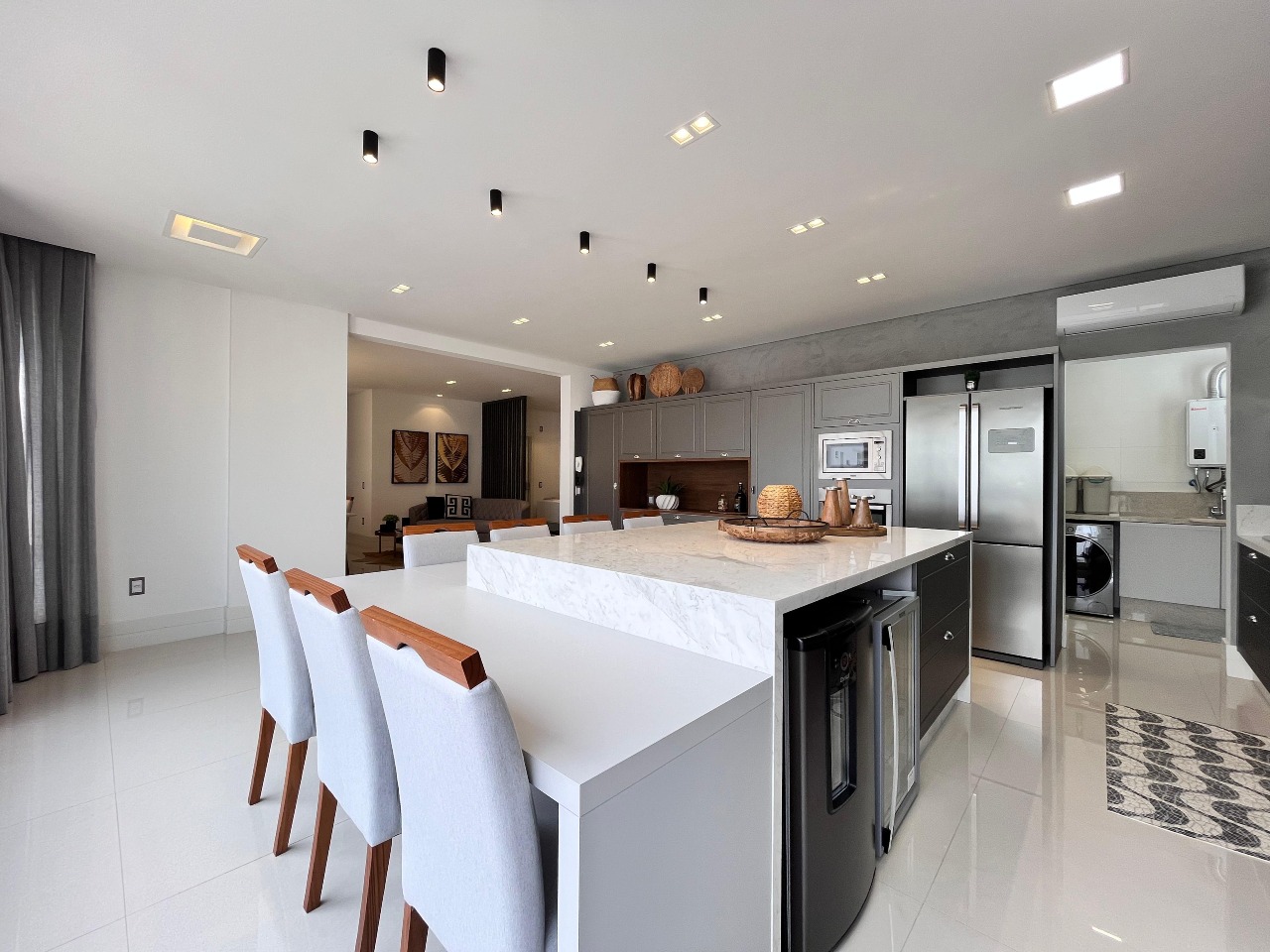 Foto do imóvel Apartamento 4 Suítes no Edifício Milano Meia Praia Itapema