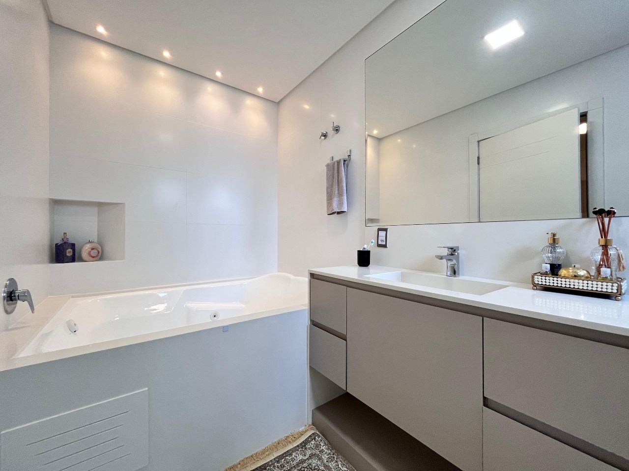 Foto do imóvel Apartamento 4 Suítes no Edifício Milano Meia Praia Itapema