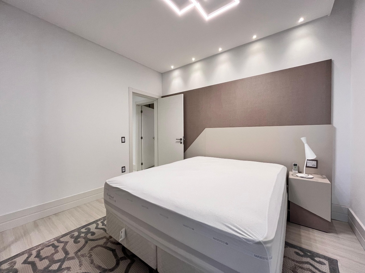 Foto do imóvel Apartamento 4 Suítes no Edifício Milano Meia Praia Itapema