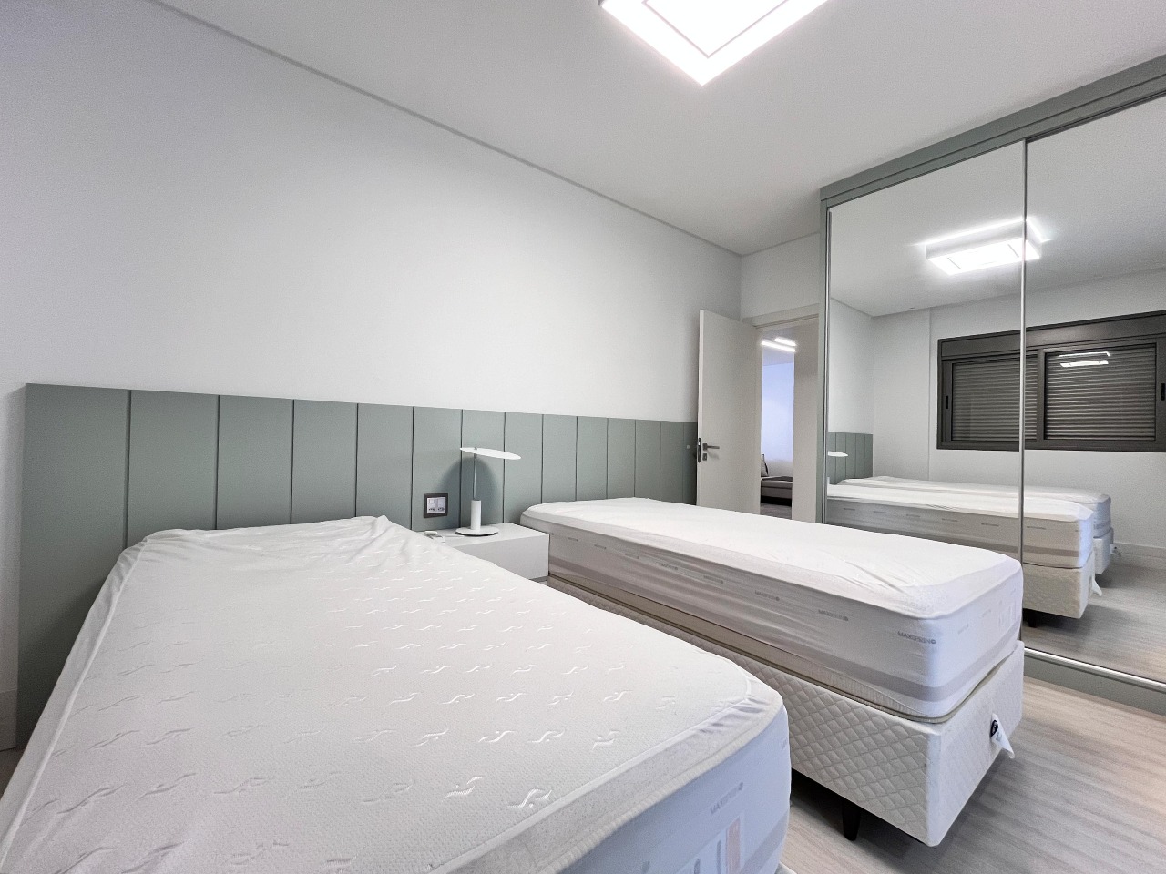 Foto do imóvel Apartamento 4 Suítes no Edifício Milano Meia Praia Itapema