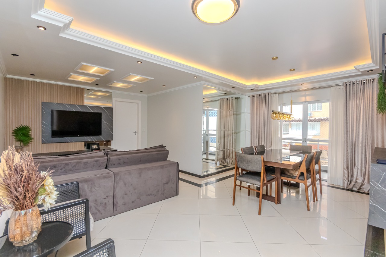 Apartamento com 03 Dormitórios no Edifício Mayara no Centro em Balneário Camboriú