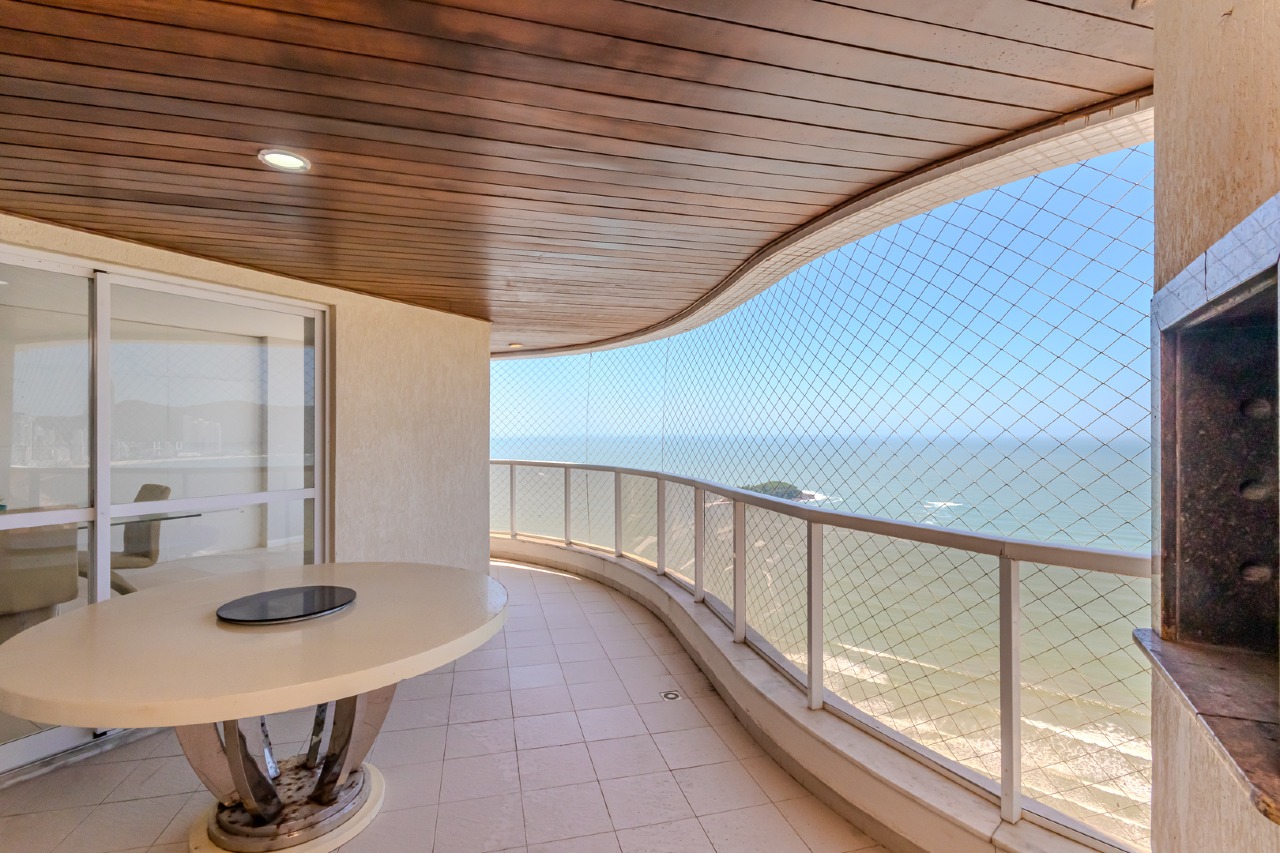 Cobertura Triplex Frente Mar com 05 Suítes no Edifício Marquês de Olinda no Centro em Balneário Camboriú