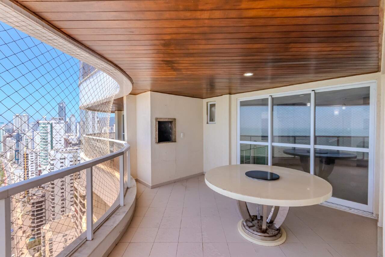 Foto do imóvel Cobertura Triplex Frente Mar á venda com 05 Suítes no Edifício Marquês de Olinda em Balneário Camboriú