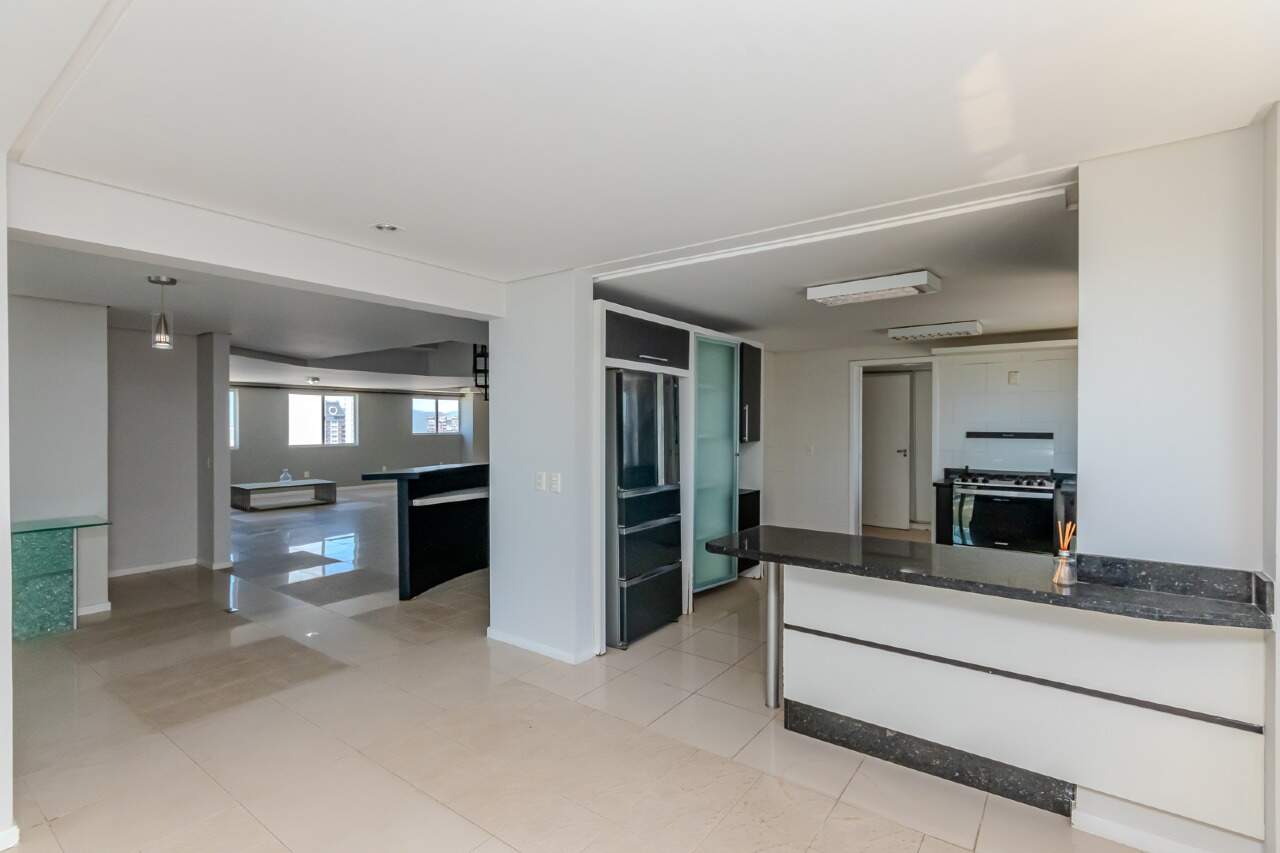 Foto do imóvel Cobertura Triplex Frente Mar á venda com 05 Suítes no Edifício Marquês de Olinda em Balneário Camboriú