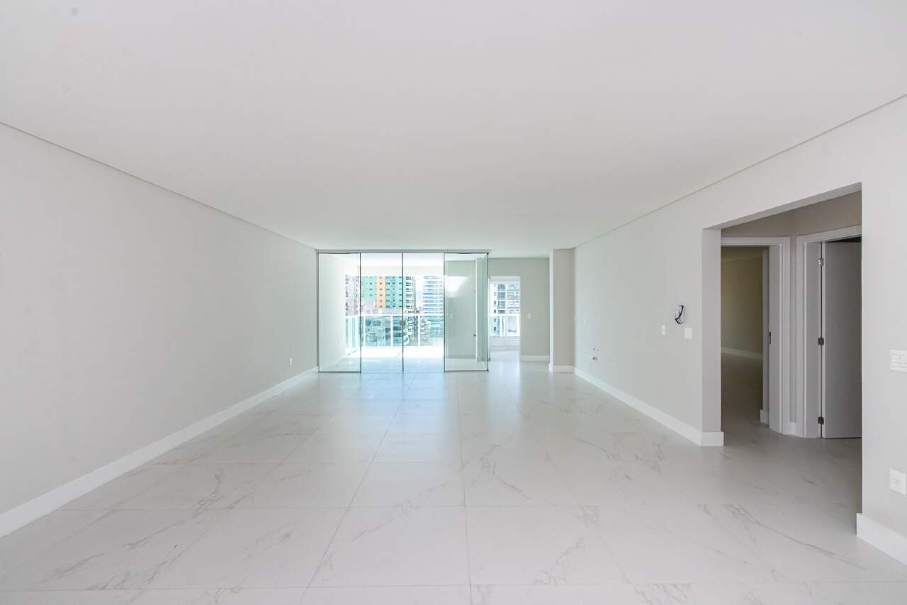 Foto do imóvel Apartamento no Garden Square com 3 suítes, varanda gourmet e 3 vagas – Meia Praia, Itapema