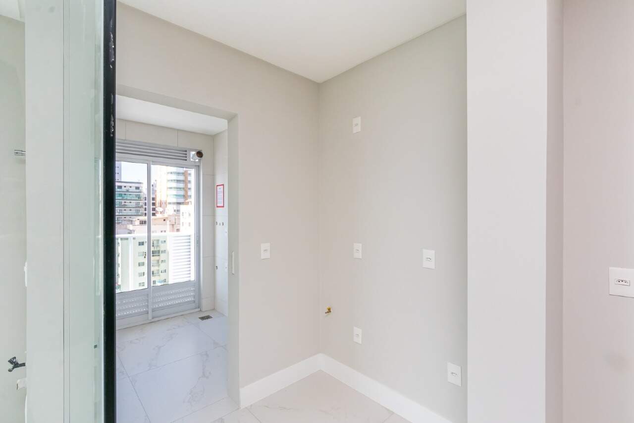 Foto do imóvel Apartamento no Garden Square com 3 suítes, varanda gourmet e 3 vagas – Meia Praia, Itapema