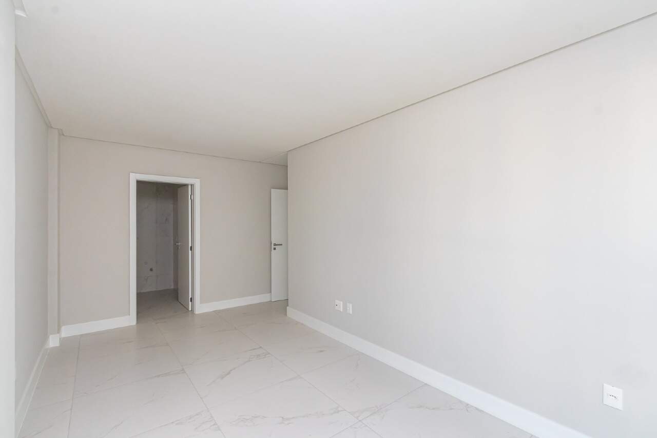 Foto do imóvel Apartamento no Garden Square com 3 suítes, varanda gourmet e 3 vagas – Meia Praia, Itapema