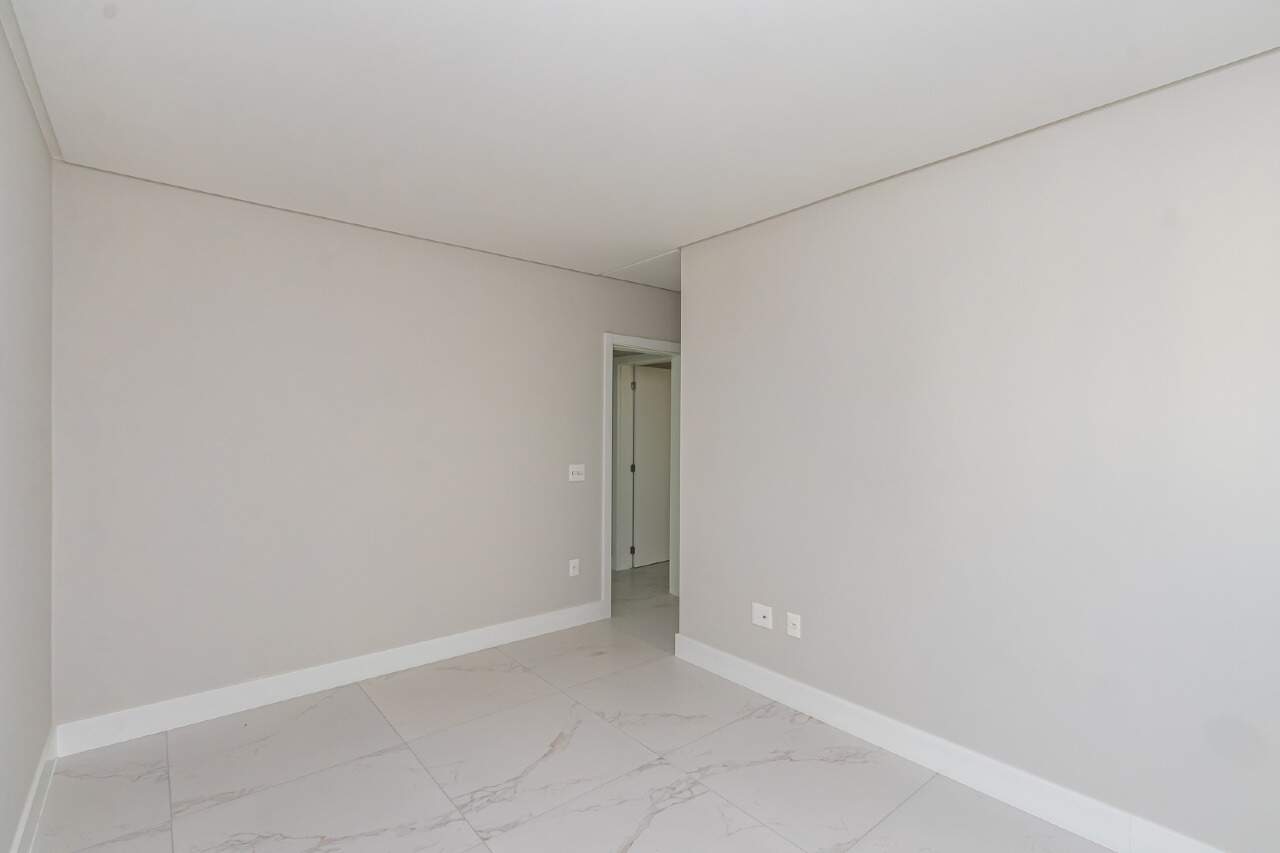 Foto do imóvel Apartamento no Garden Square com 3 suítes, varanda gourmet e 3 vagas – Meia Praia, Itapema