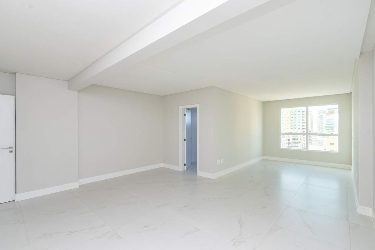 Foto do imóvel Apartamento no Garden Square com 3 suítes, varanda gourmet e 3 vagas – Meia Praia, Itapema